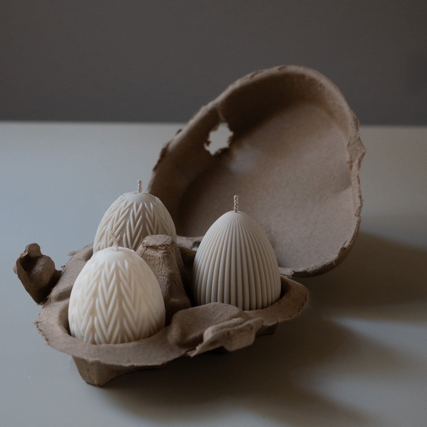 Osterei Kerzen Set. Naturwachs in HErz Eierkarton Geschenk Ästhetik Rapswachs Scandi Stil Dänemark handmade in hamburg