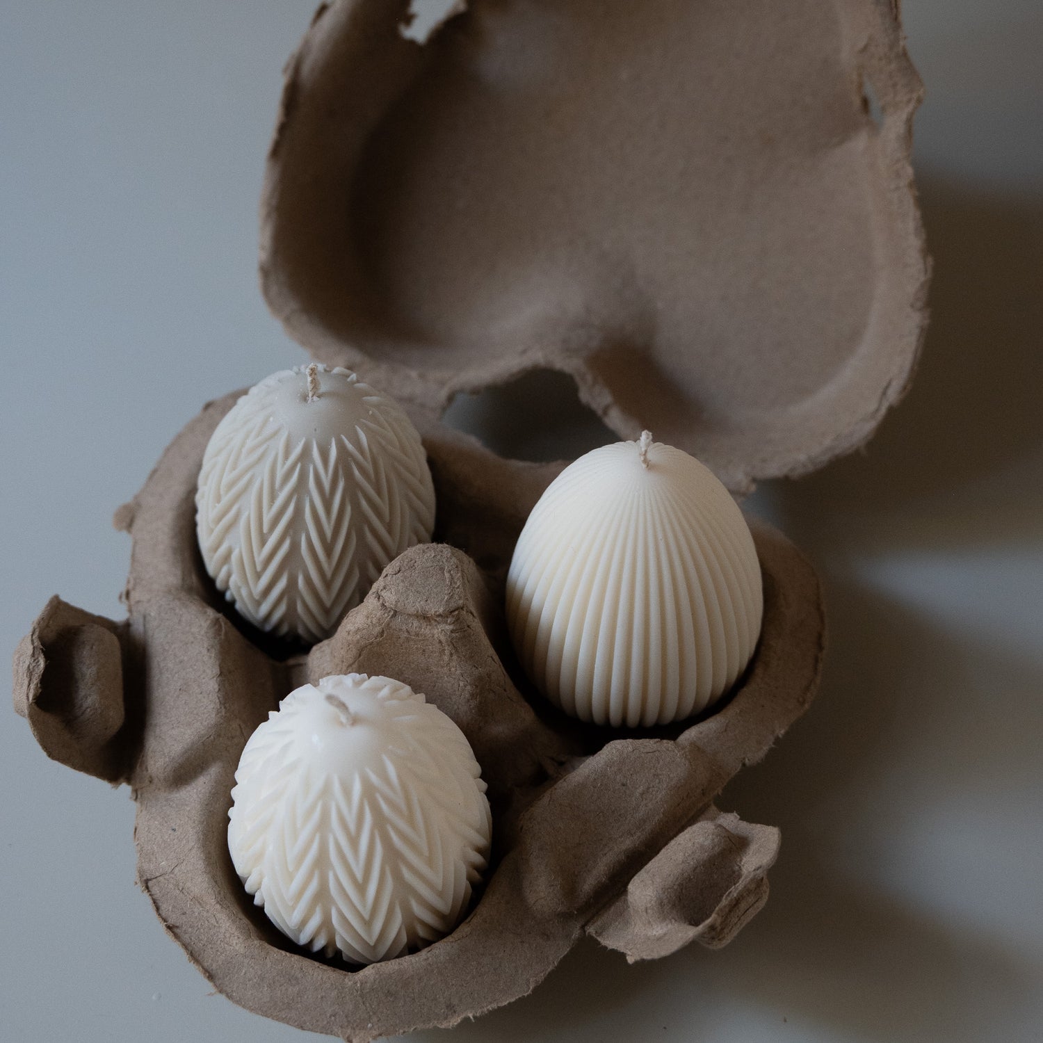 Osterei Kerzen Set. Naturwachs in HErz Eierkarton Geschenk Ästhetik Rapswachs Scandi Stil Dänemark handmade in hamburg